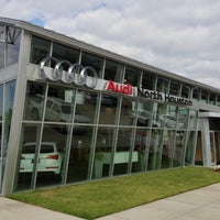 รูปภาพถ่ายที่ Audi North Houston โดย Jason L. เมื่อ 10/10/2012