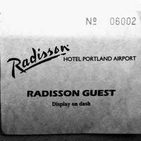 Das Foto wurde bei Radisson Hotel Portland Airport von Steep B. am 5/27/2017 aufgenommen