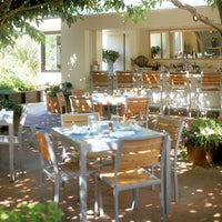 Das Foto wurde bei Brassica Mediterranean Kitchen &amp;amp; Wine Bar von Brassica Wine Bar &amp;amp; Wood Grill am 5/22/2012 aufgenommen