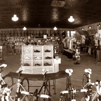 Das Foto wurde bei Veloville USA/Bicycles &amp;amp; Coffee von Veloville USA/Bicycles &amp;amp; Coffee am 6/27/2014 aufgenommen