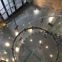 Photo taken at Apple Covent Garden by Jason H. on 5/29/2016