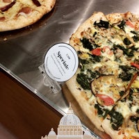 Foto tirada no(a) Sfizio Pizza por Naish M. em 9/3/2019
