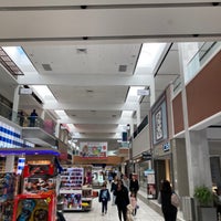 Foto tirada no(a) Willowbrook Mall por Naish M. em 1/16/2023