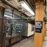 Photo taken at MTA Subway - Vernon Blvd/Jackson Ave (7) by Naish M. on 3/30/2024