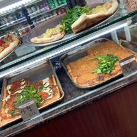 3/12/2022 tarihinde Naish M.ziyaretçi tarafından Famous Ben&amp;#39;s Pizza of SoHo'de çekilen fotoğraf