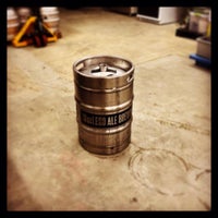 Foto tomada en MacLeod Ale Brewing Co.  por MacLeod Ale Brewing Co. el 6/27/2014