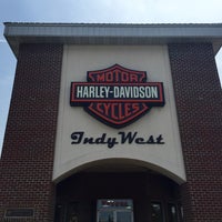 Foto tirada no(a) IndyWest Harley-Davidson por Ric M. em 8/5/2015