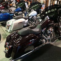 7/12/2014 tarihinde Ric M.ziyaretçi tarafından IndyWest Harley-Davidson'de çekilen fotoğraf