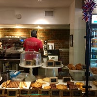 Foto scattata a Three Fifty Bakery and Coffee Bar da HW L. il 7/23/2017