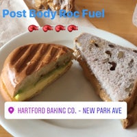 รูปภาพถ่ายที่ Hartford Baking Company โดย Maura D. เมื่อ 5/13/2017