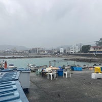 Photo taken at 真名瀬漁港 by 小床 平. on 5/13/2021