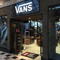vans perisur