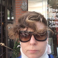 5/27/2016 tarihinde Kirsten P.ziyaretçi tarafından Magnifique Hair Salon'de çekilen fotoğraf