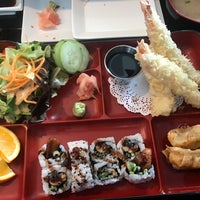 Foto tirada no(a) Xian Sushi &amp;amp; Noodle por Kelli W. em 1/11/2017