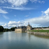Photo taken at Château de Chantilly by Gissel G. on 8/27/2023