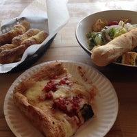 รูปภาพถ่ายที่ Brozinni Pizzeria โดย Billy D. เมื่อ 9/4/2014