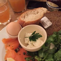 Photo taken at Le Pain Quotidien by Noa S. on 8/3/2016