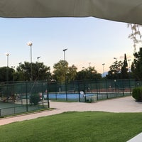 Das Foto wurde bei Antalya Tenis İhtisas ve Spor Kulübü (ATİK) von Özge am 6/25/2022 aufgenommen