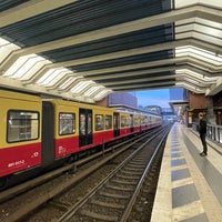 Photo taken at Bahnhof Berlin Gesundbrunnen by Moritz D. on 10/30/2022
