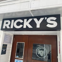 Foto diambil di New Ricky&amp;#39;s Sitges oleh Manolo pada 9/20/2021