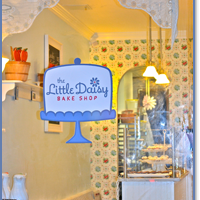 6/30/2014 tarihinde The Little Daisy Bake Shopziyaretçi tarafından The Little Daisy Bake Shop'de çekilen fotoğraf