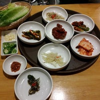 11/8/2014 tarihinde Beewon Korean Cuisineziyaretçi tarafından Beewon Korean Cuisine'de çekilen fotoğraf