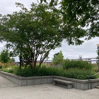 Photo taken at South Waterfront Park Garden by anomalily on 7/23/2022