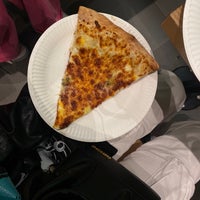 Foto tomada en New York Pizza  por N el 8/22/2022