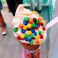 Photo taken at Pinkberry by LETTUCEDINE on 9/6/2014