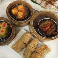 Photo taken at Restaurant Yun Lai Dim Sum (古来雲来饱点) by Mann M. on 10/25/2015