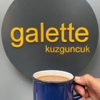 Foto diambil di Galette Kuzguncuk oleh Ebru 🦀 K. pada 10/25/2021