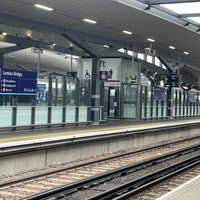 Photo taken at London Bridge Railway Station (LBG) by Ebru 🦀 K. on 4/12/2024
