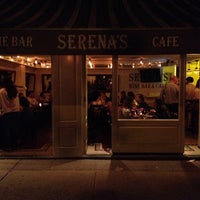 6/22/2014にozcan o.がSerena&amp;#39;s Wine Bar-Cafeで撮った写真