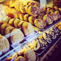 7/3/2014 tarihinde Miramar Bakeryziyaretçi tarafından Miramar Bakery'de çekilen fotoğraf