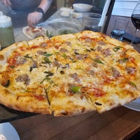 9/27/2023 tarihinde Eliza T.ziyaretçi tarafından Mercato Stellina Pizzeria'de çekilen fotoğraf