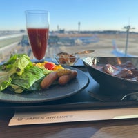 Photo taken at JAL Sakura Lounge SKY VIEW by HIS on 1/24/2024