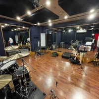 Photo taken at SOUND STUDIO NOAH 渋谷2号店 by まほ 西. on 8/10/2021