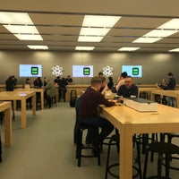 Photo taken at Apple Rhein-Center by Olechka K. on 3/27/2017