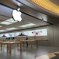 Photo taken at Apple Euroma2 by Marco B. on 10/5/2023