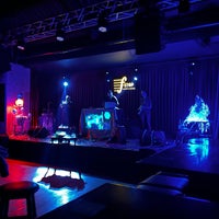 Foto scattata a F Stop Cabaret &amp;amp; Musichall da VOYAGER 🛫 il 10/6/2022