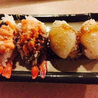 Foto tirada no(a) Sushi Ya por Uran S. em 5/7/2015