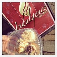 1/6/2013에 Eric C.님이 Indulgence Cupcakery에서 찍은 사진