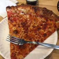 3/8/2017 tarihinde Maria C.ziyaretçi tarafından Brozinni Pizzeria'de çekilen fotoğraf