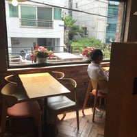 Photo taken at CZ(씨즈) Bakery Cafe by Kenny Y. on 6/27/2016