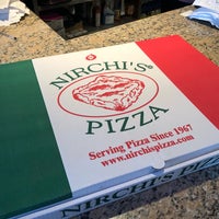 รูปภาพถ่ายที่ Nirchi&amp;#39;s Pizza โดย Brian C. เมื่อ 6/16/2018