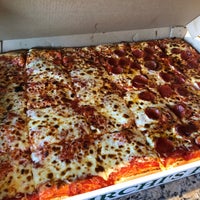 Foto scattata a Nirchi&amp;#39;s Pizza da Brian C. il 6/16/2018