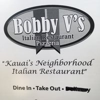 Снимок сделан в Bobby V&#39;s Italian Restaurant Pizzeria пользователем Vince K. 5/21/2017