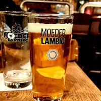 Photo taken at Moeder Lambic Fontainas by Ricardo A. on 4/14/2023