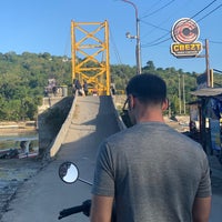Photo taken at Suspension Bridge Lembongan - Ceningan by Jewel L. on 7/15/2022