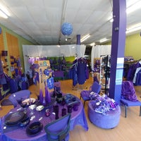 รูปภาพถ่ายที่ The Purple Store โดย Barry H. เมื่อ 6/5/2017